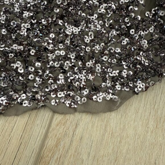 ✨ Betsy & Adam Gunmetal Sequin Gown – Red Carpet Glam ✨ - Picture 11 of 13